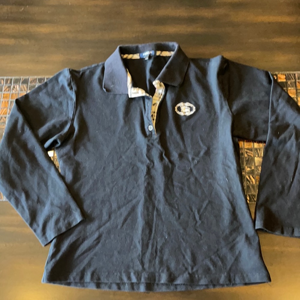 3/4 sleeve black Burberry polo.